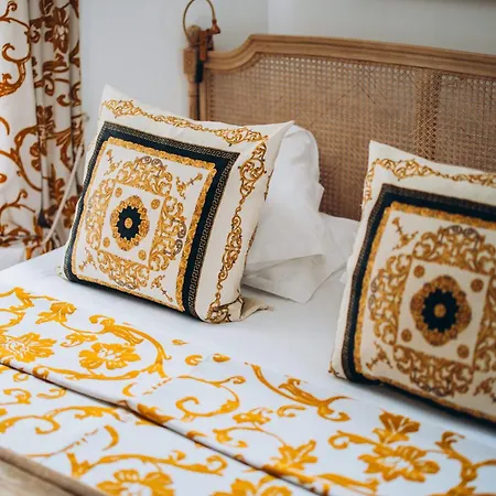 Chateau De Kervoazec - D'hotes Bed & Breakfast 3*