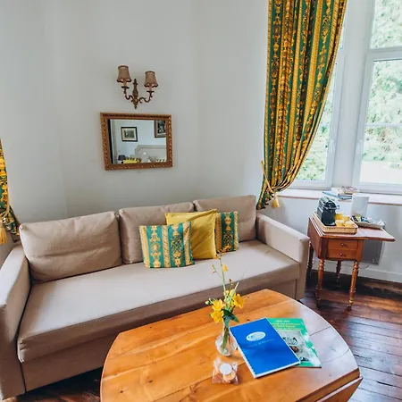 Chateau De Kervoazec - D'hotes Bed & Breakfast 3*