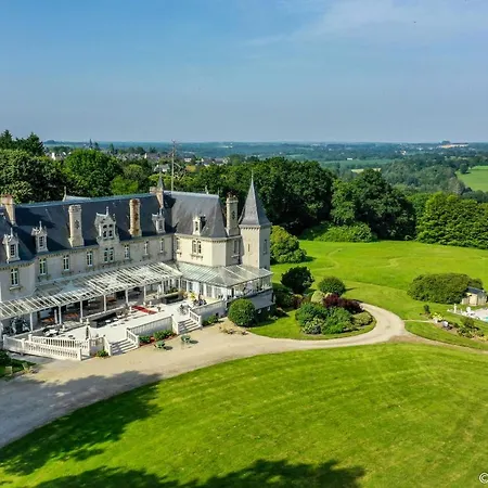 Couette-café Château De Kervoazec - D'hôtes Saint-Goazec