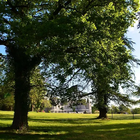 Couette-café Château De Kervoazec - D'hôtes Saint-Goazec